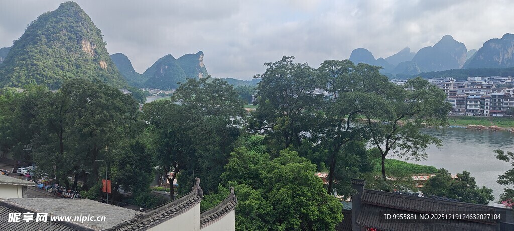 广西桂林阳朔山水相依的秀丽风光