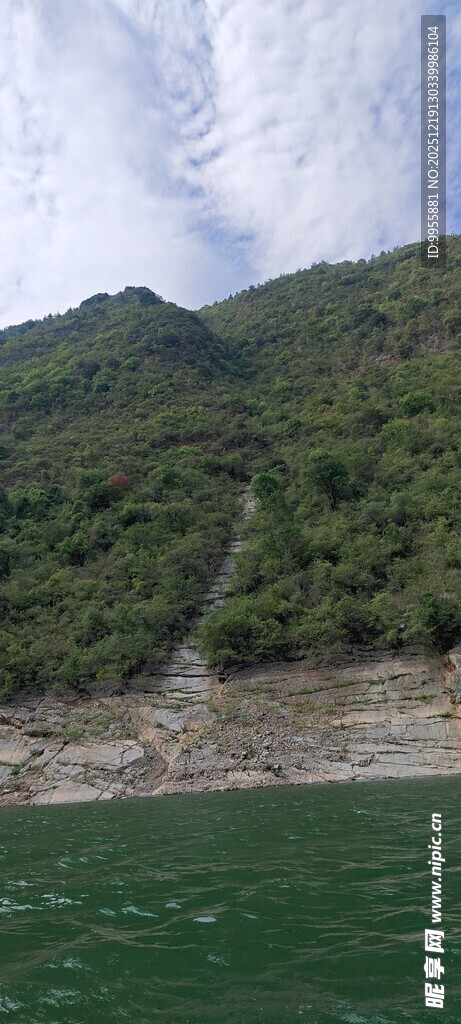 重庆宜昌青山绿水间的自然景致