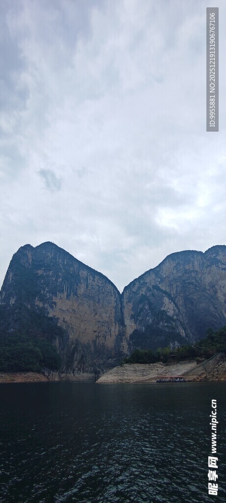 湖北恩施山水风光图