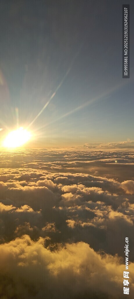 湖北恩施云海之上的壮丽日出