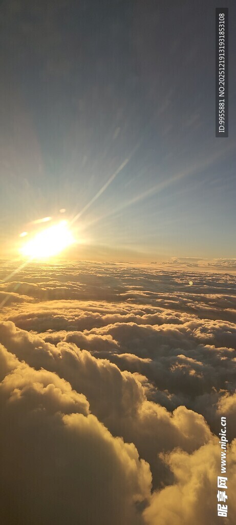湖北恩施云海之上的壮丽日出