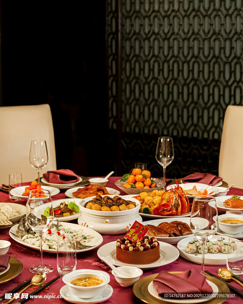 丰盛餐桌美食盛宴