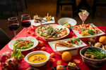 丰盛中式美食摆满餐桌