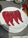 新鲜生牛肉切片展示