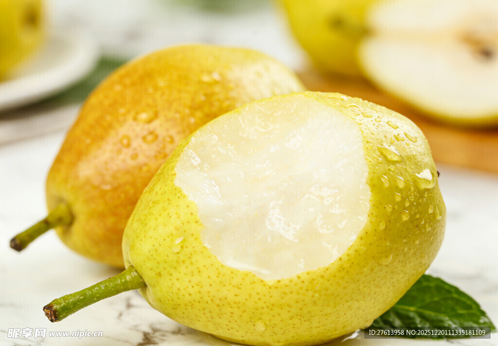 咬了一口的香梨