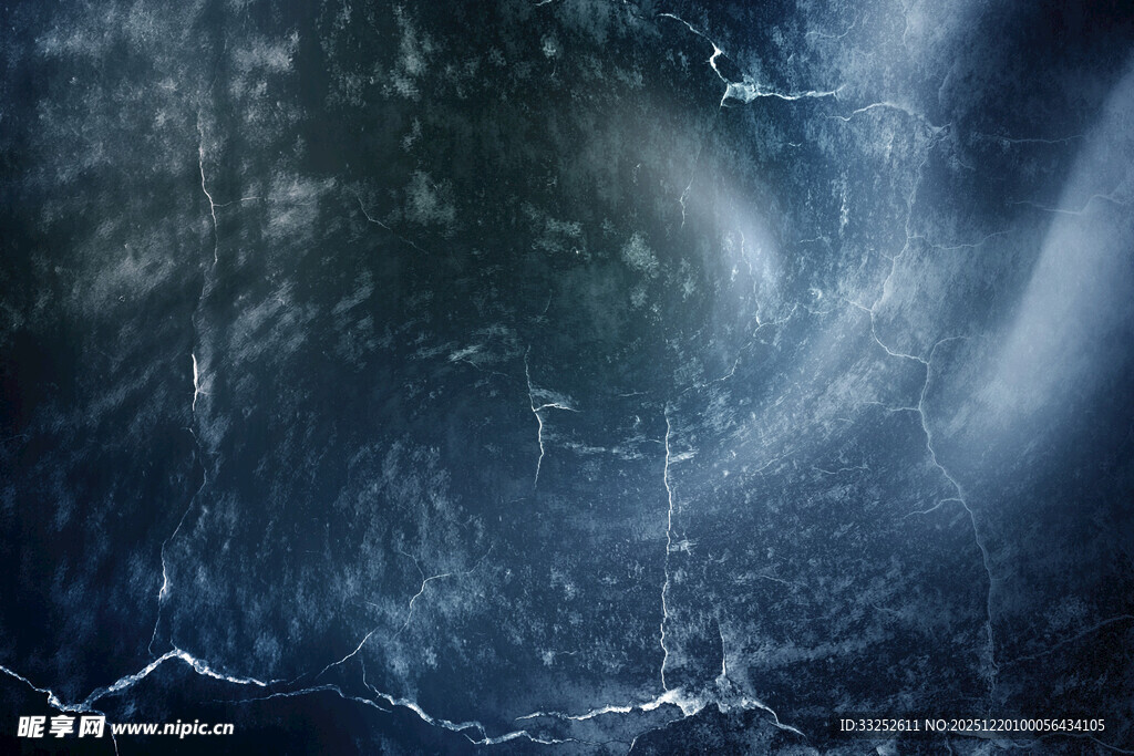 神秘深邃的森林光影世界