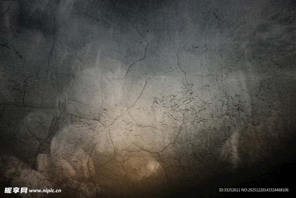 乌云密布的阴沉天空