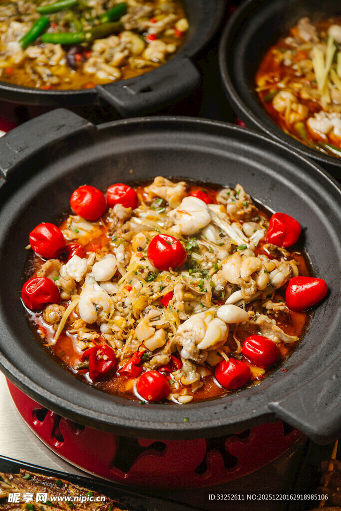 美味砂锅泡椒牛蛙