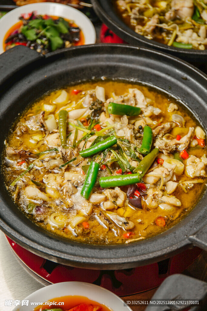 美味鲜香的特色牛蛙