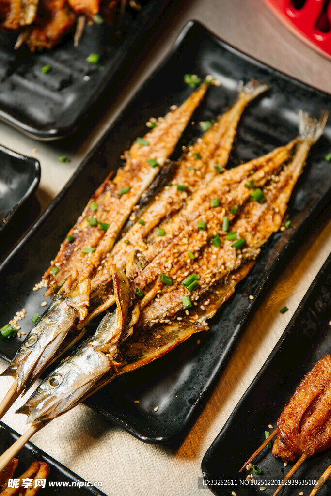 烤多春鱼 美味诱人的烧烤