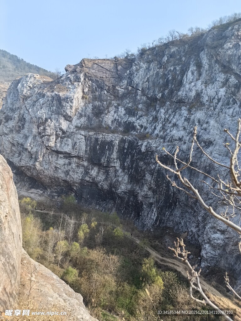 壮丽山景俯瞰图