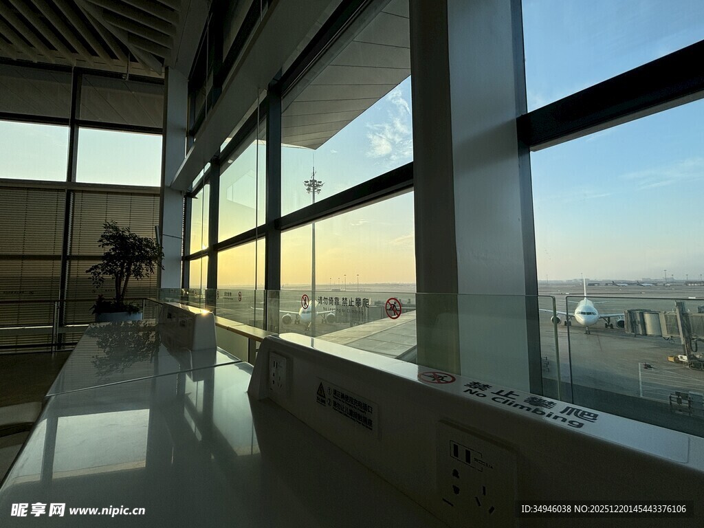 高层办公室的窗外美景