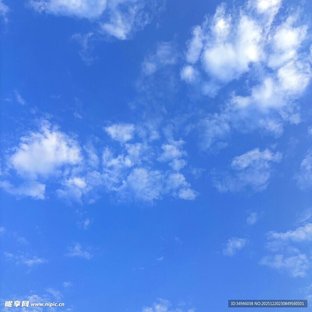 晴朗蓝天与白云美景