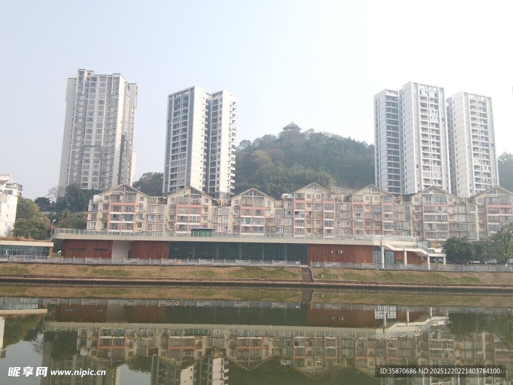 河畔高楼景观