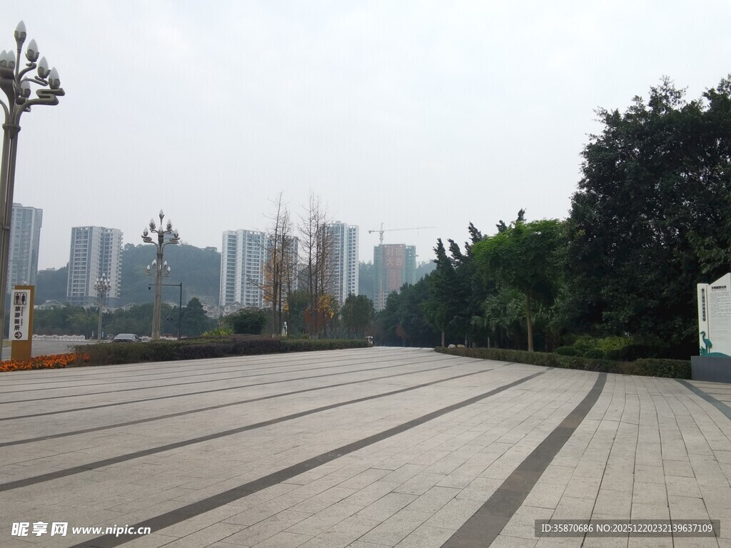 城市广场开阔景观