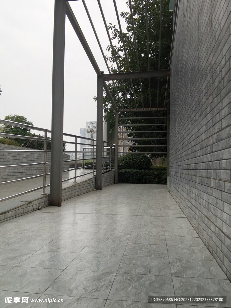 现代风格户外走廊空间