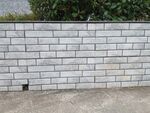 灰色砖砌围墙