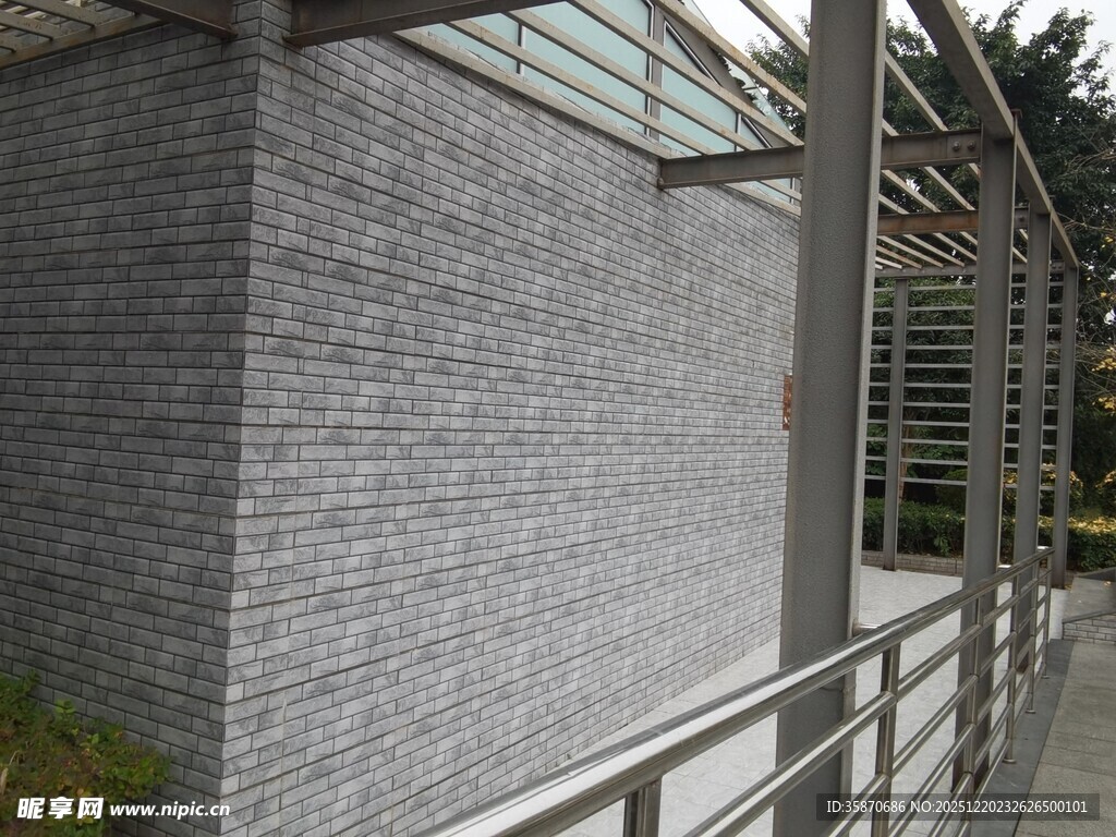 现代风格砖墙建筑外观