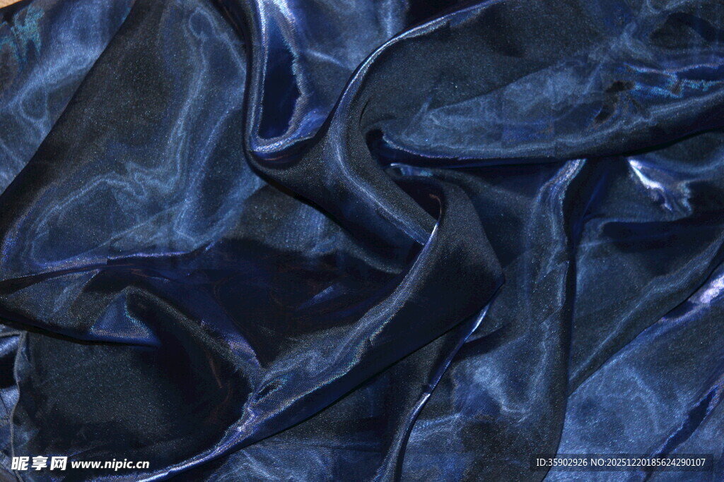 深蓝色褶皱丝绸布料
