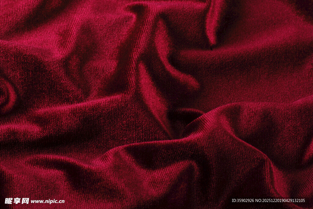 红色褶皱绒布纹理特写