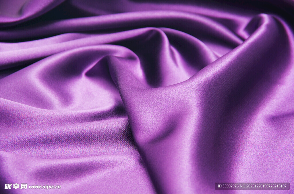 紫色绸缎布料纹理特写