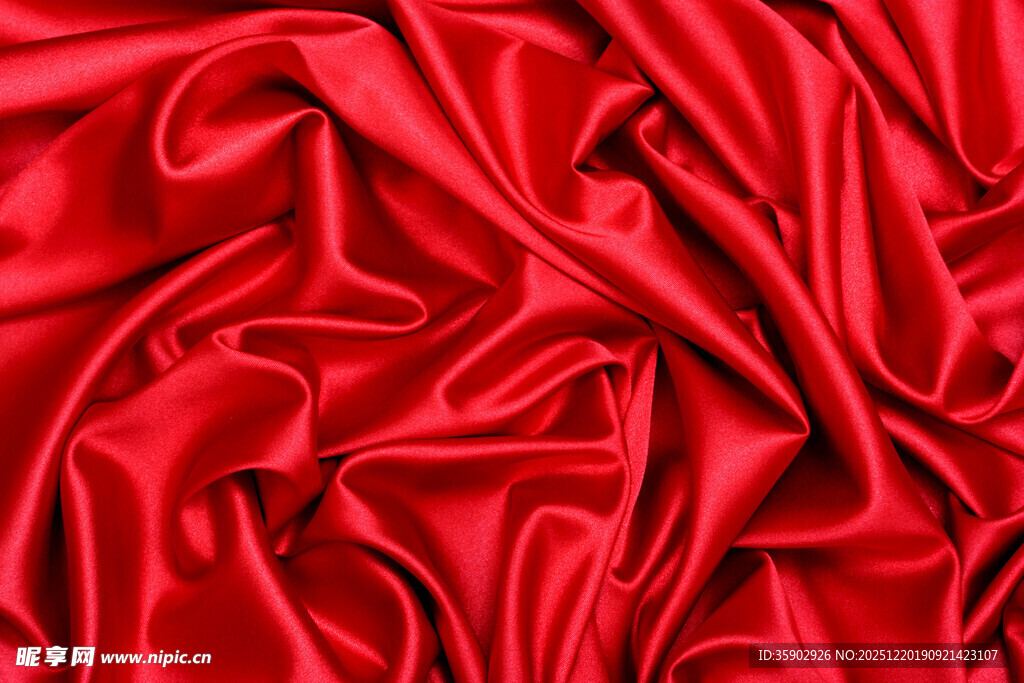 红色褶皱绸缎纹理特写
