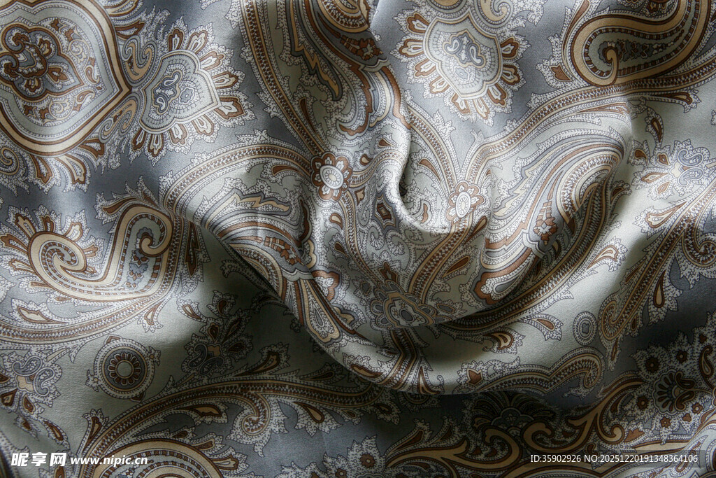 复古花纹丝绸面料特写
