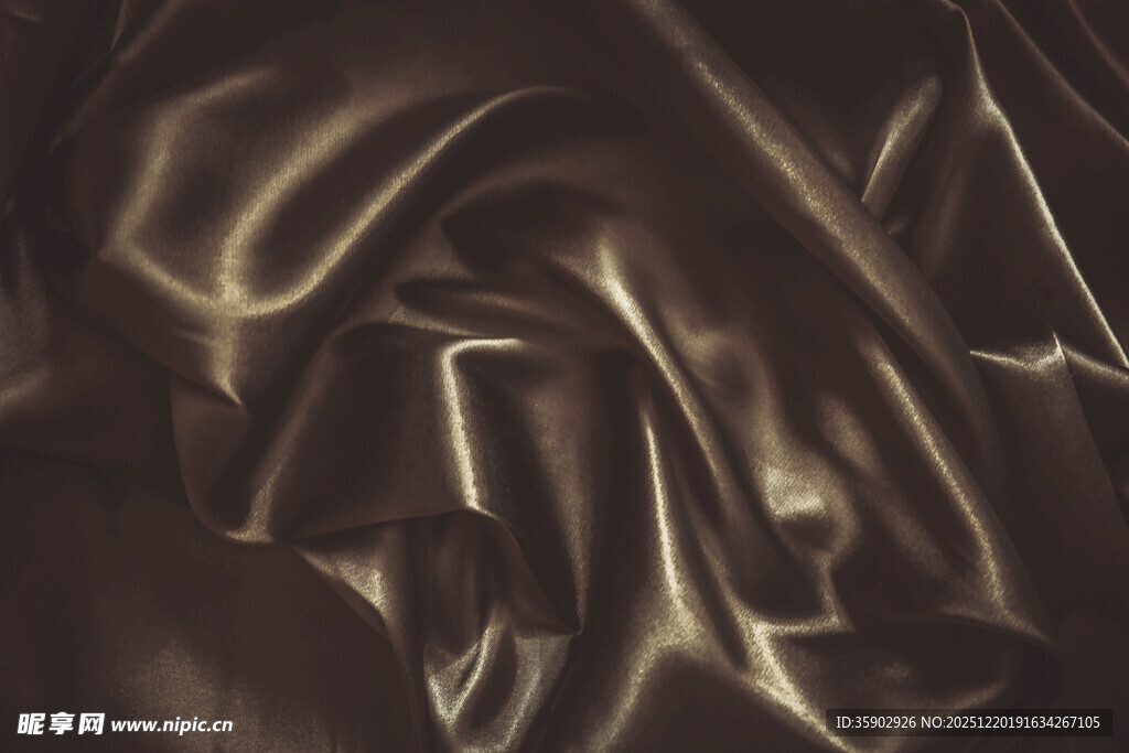 深棕色褶皱绸缎面料