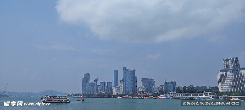 福建厦门城市天际线与水域景观