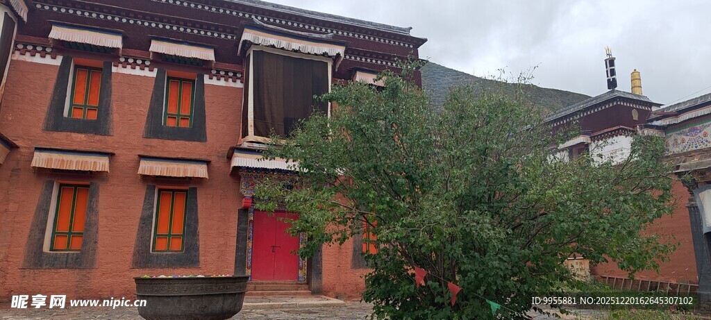 甘肃青海环线藏式风格建筑外观