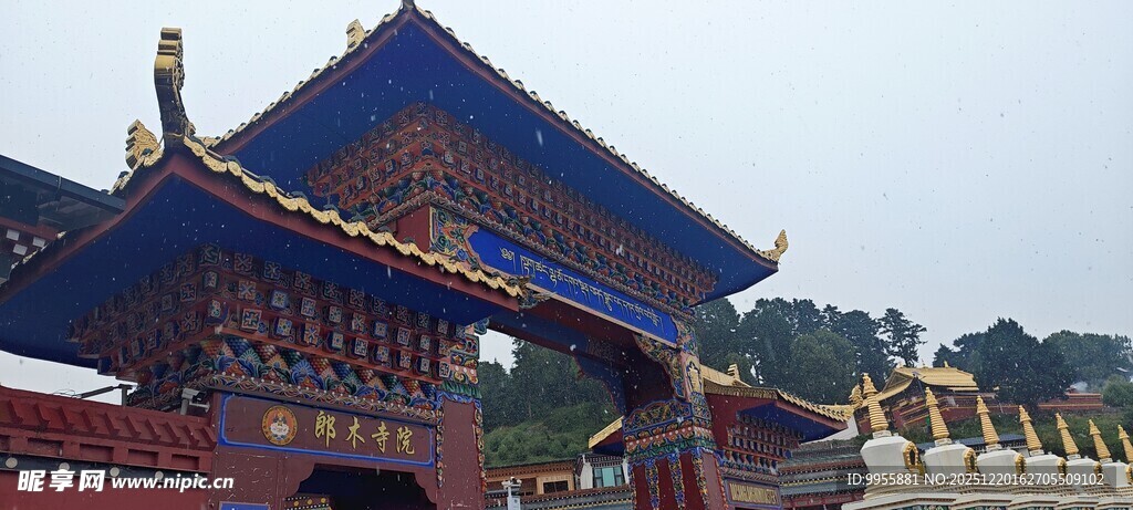 甘肃青海环线中式古建筑屋顶景观