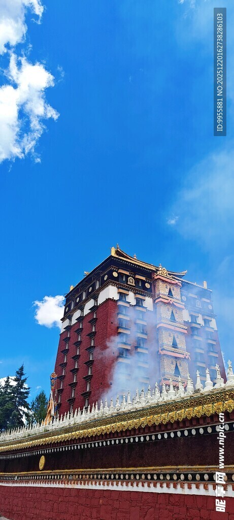 甘肃青海环故宫古建筑与蓝天白云