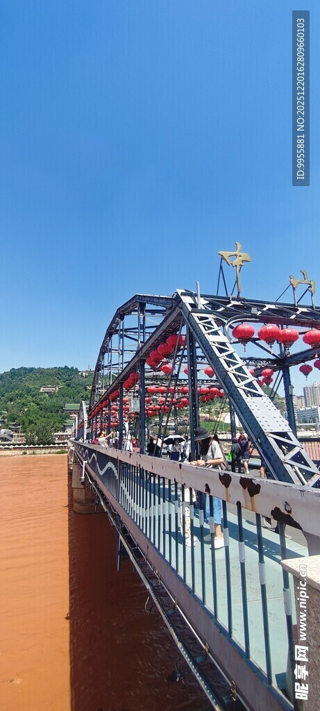 甘肃青海环游乐设施上的欢乐时刻