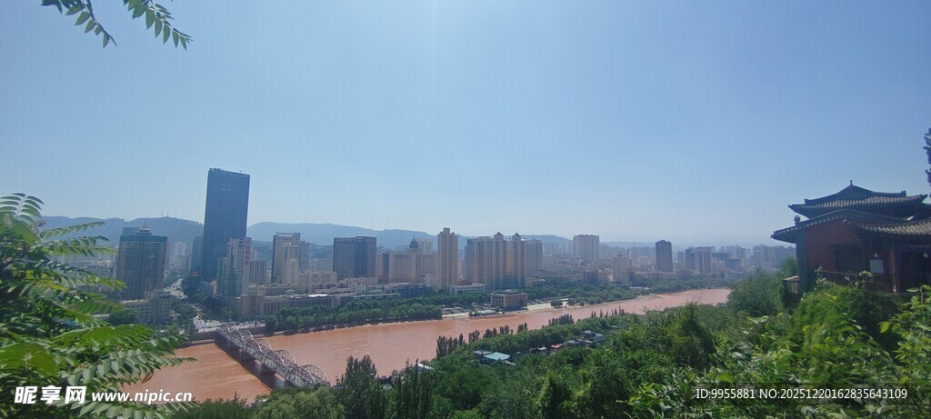 甘肃青海环线城市远景景观