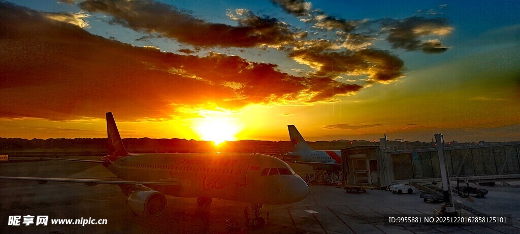 甘肃青海环线海边壮丽日落美景