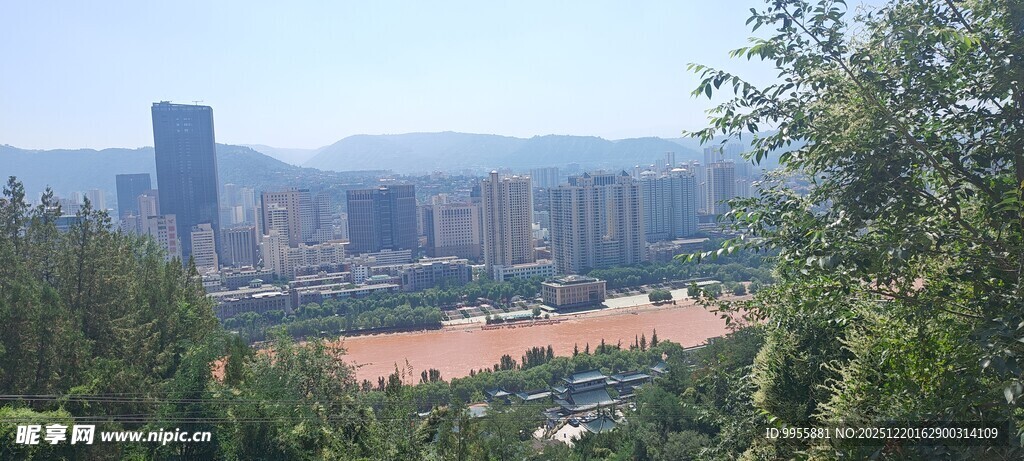 甘肃青海环线城市山林遥望景观