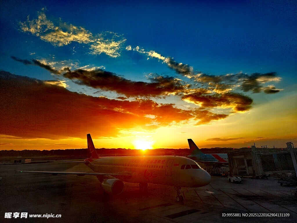 甘肃青海环线海边壮丽日落美景