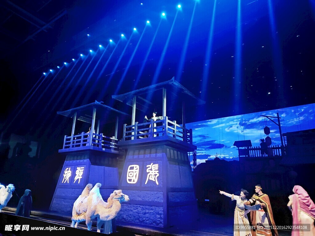 甘肃青海环舞台表演展现异域风情