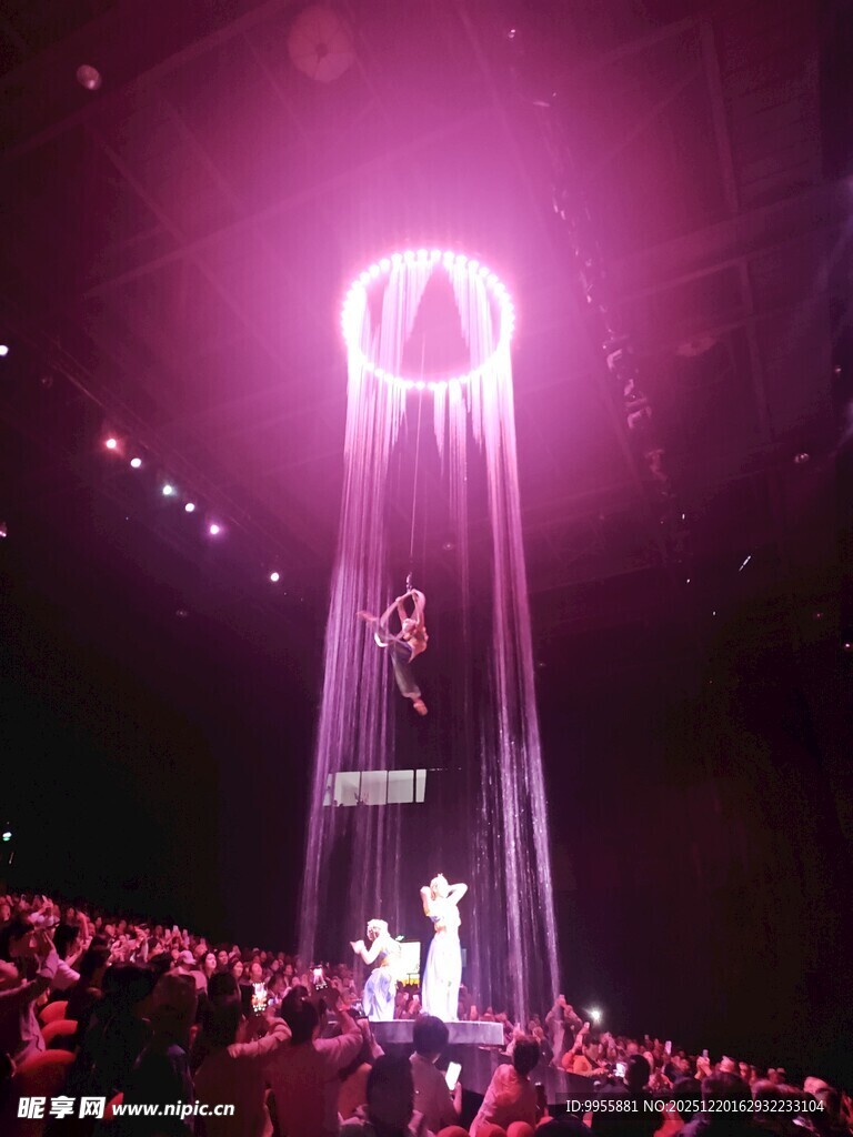 甘肃青海环线舞台激光秀表演现场