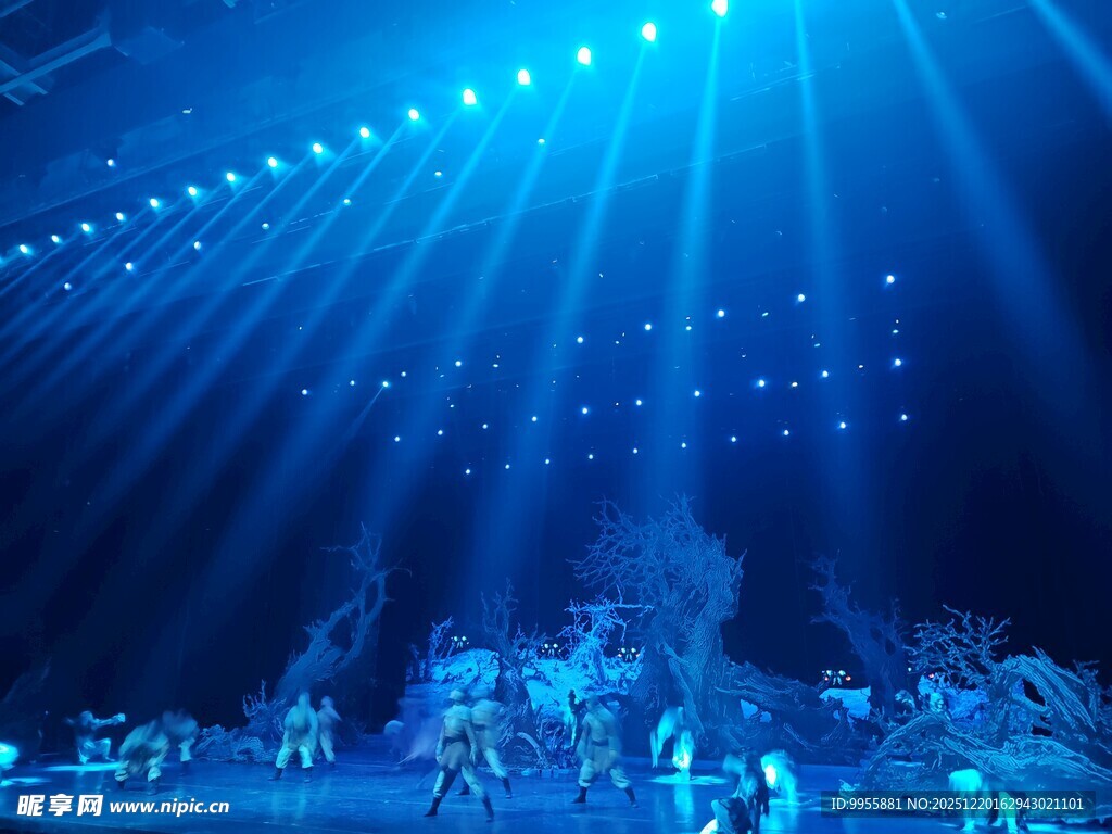 甘肃青海环线舞台蓝色灯光秀场景