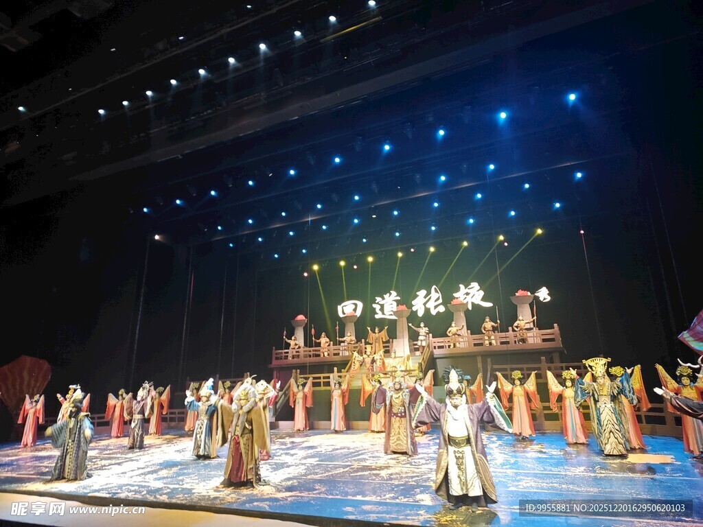甘肃青海环线舞台古装表演场景