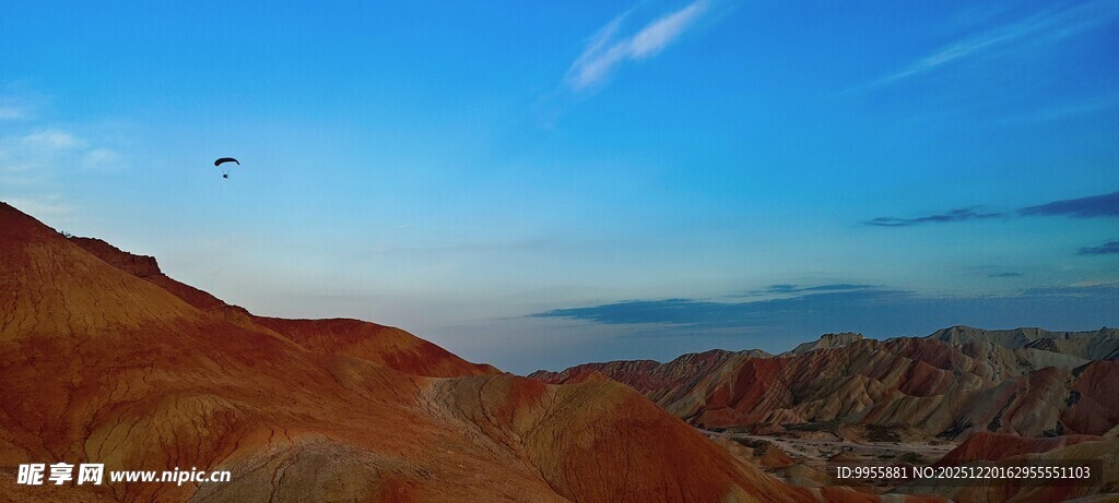 甘肃青海环线壮丽山景与蓝天
