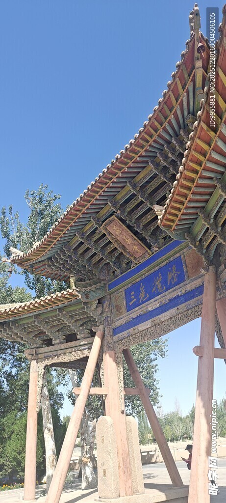 甘肃青海环中式传统牌楼建筑景观