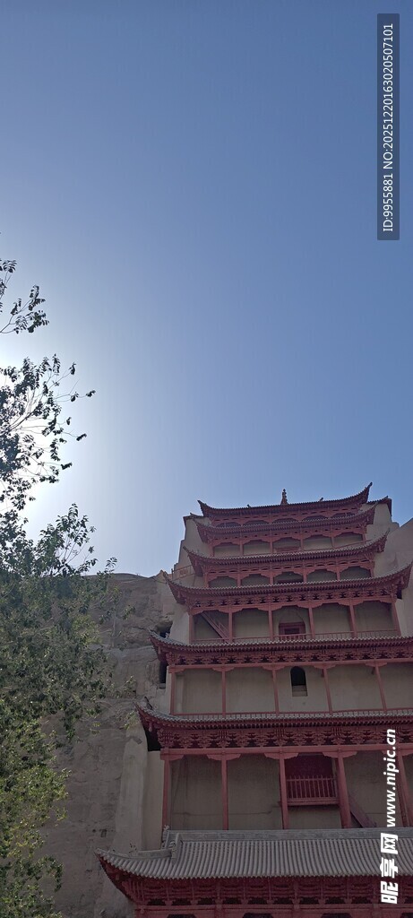 甘肃青海环线古建楼阁映蓝天