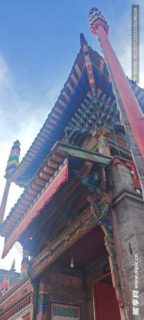 甘肃青海环线中式古建筑屋檐一角