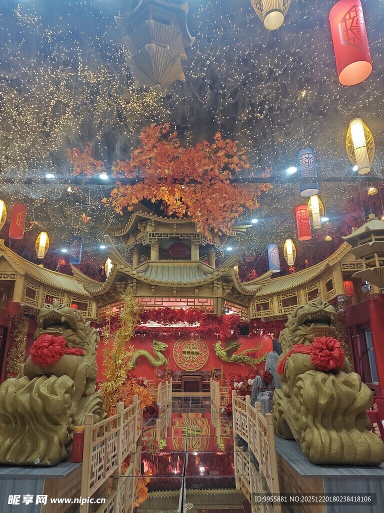 古建夜景灯笼装点的繁华