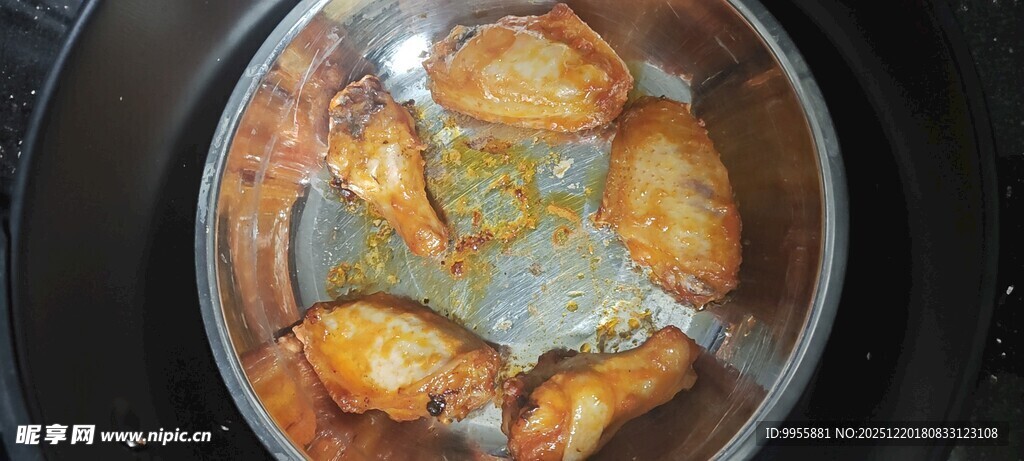 美食美味空气炸锅中的美味炸物