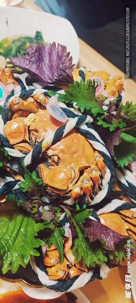 美味凉拌菜色彩丰富诱人