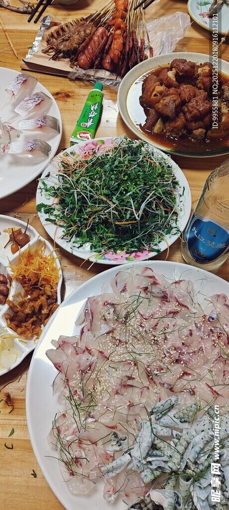 美食美味丰盛菜肴摆满桌