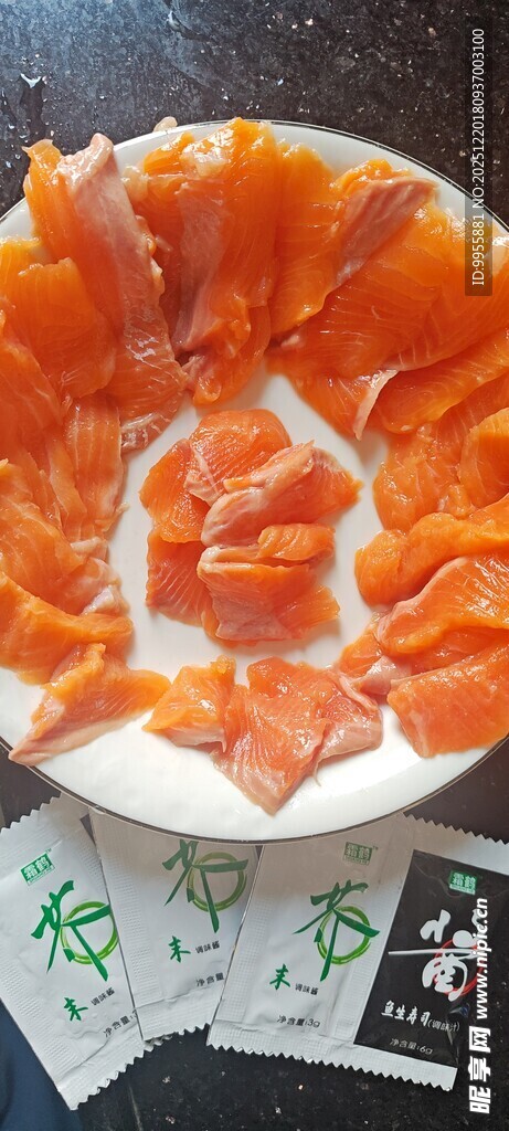 美食美味新鲜三文鱼刺身摆盘